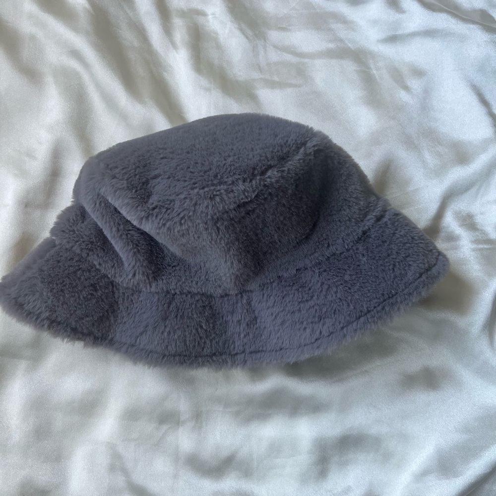 Fuzzy bucket hat bundle